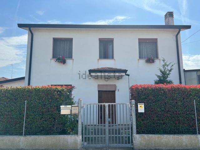Villetta indipendente in vendita di 145 m² in Via P. Nenni