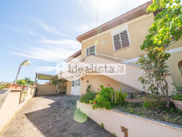 Villetta indipendente in vendita di 146 m² in Via Giuseppe Fraccaroli