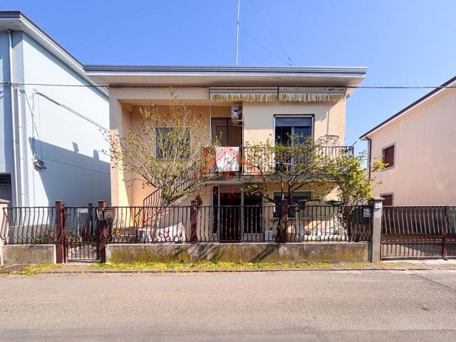 Villetta indipendente in vendita di 148 m² in Via Gian Marco Barzelli, 12