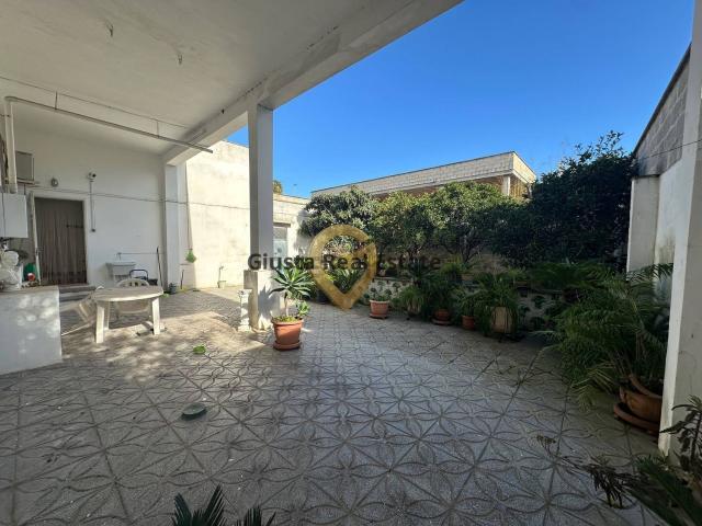 Villetta indipendente in vendita di 148 m² in Via Lecce, 237