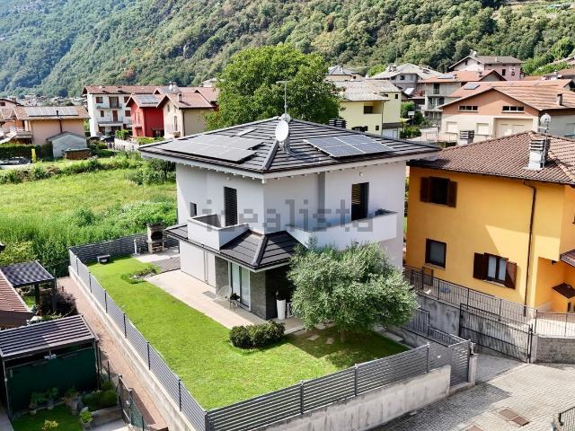 Villetta indipendente in vendita di 149 m² in Via Valeriana, 26