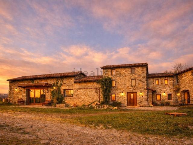 Villetta indipendente in vendita di 1500 m² in Via Monte Cucco, 21