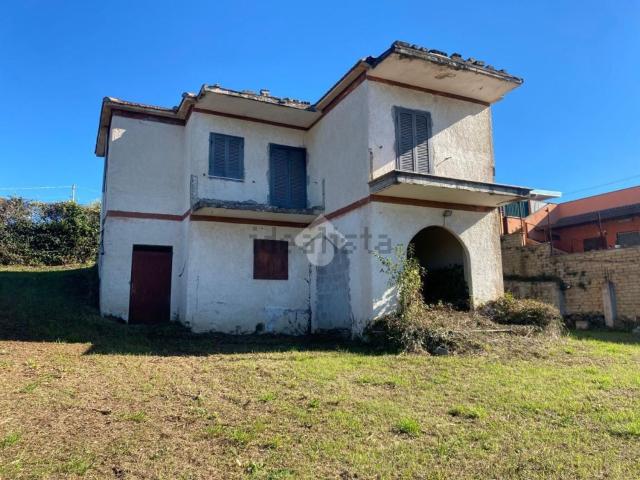 Villetta indipendente in vendita di 150 m² in Via Colle del Vescovo, 1