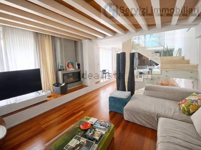 Villetta indipendente in vendita di 150 m² in Via Campagna, 30
