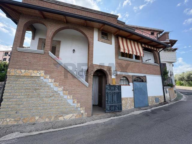 Villetta indipendente in vendita di 150 m² in Via Chiesa