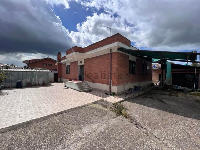 Villetta indipendente in vendita di 150 m² in Via Anselmo Banduri