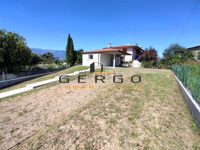 Villetta indipendente in vendita di 150 m² in Via G. Puccini