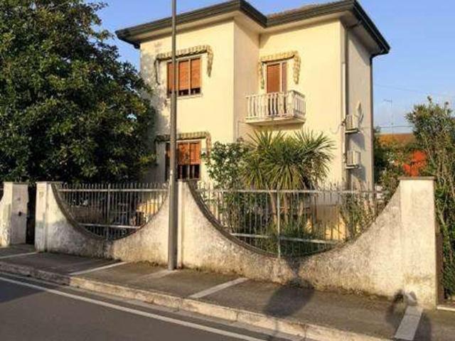 Villetta indipendente in vendita di 150 m² in Via Gorizia