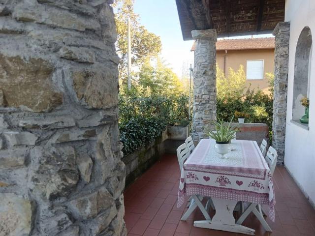 Villetta indipendente in vendita di 150 m² in Via dei Loghi