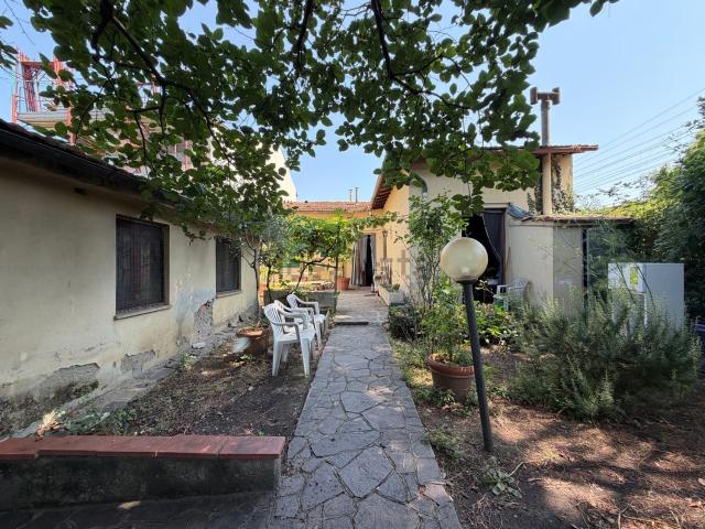 Villetta indipendente in vendita di 150 m² in Via di Carraia