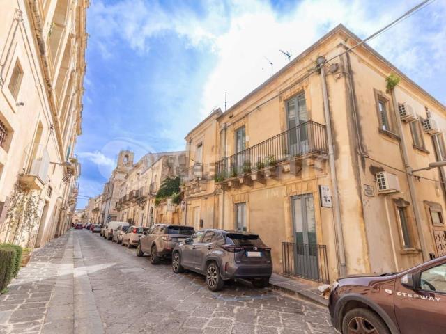Villetta indipendente in vendita di 150 m² in Via Ducezio, 93