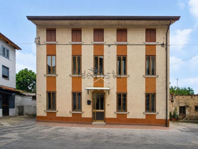 Villetta indipendente in vendita di 150 m² in Via Enrico Mattei, 12