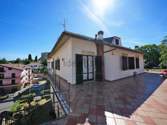 Villetta indipendente in vendita di 150 m² in Via Fratelli Rosselli