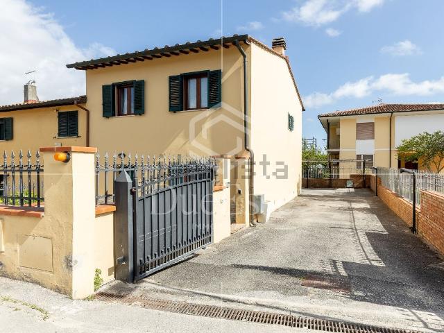 Villetta indipendente in vendita di 150 m² in Via Livornese