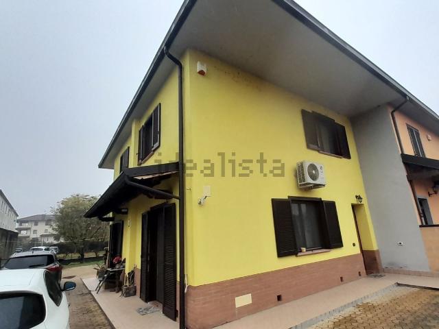 Villetta indipendente in vendita di 150 m² in Via Sandro Casarini