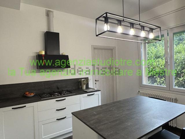 Villetta indipendente in vendita di 150 m² in Via Porto di Cavergnago, 35