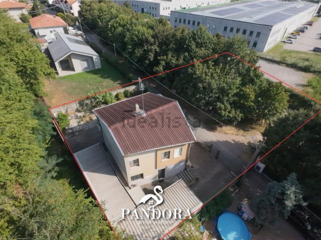 Villetta indipendente in vendita di 150 m² in Via Padova, 76