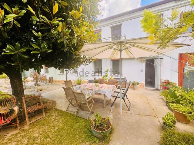 Villetta indipendente in vendita di 150 m² in Via Pierdomenico Frattini, 82