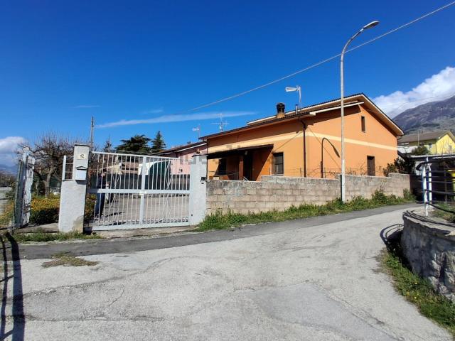 Villetta indipendente in vendita di 150 m² in Via Provinciale Morronese