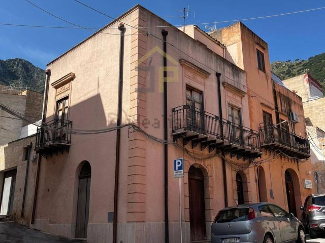 Villetta indipendente in vendita di 150 m² in Via Quintino Sella