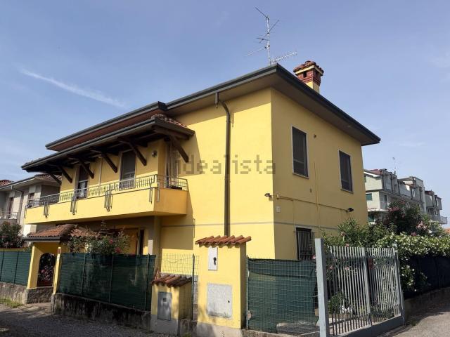 Villetta indipendente in vendita di 150 m² in Via R. Sanzio, 5
