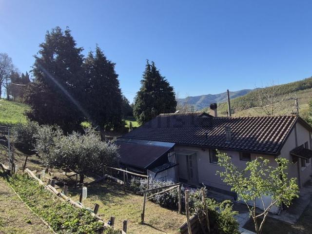 Villetta indipendente in vendita di 150 m² in Via Rocchigiana