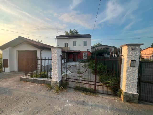 Villetta indipendente in vendita di 150 m² in Via Roma, 64