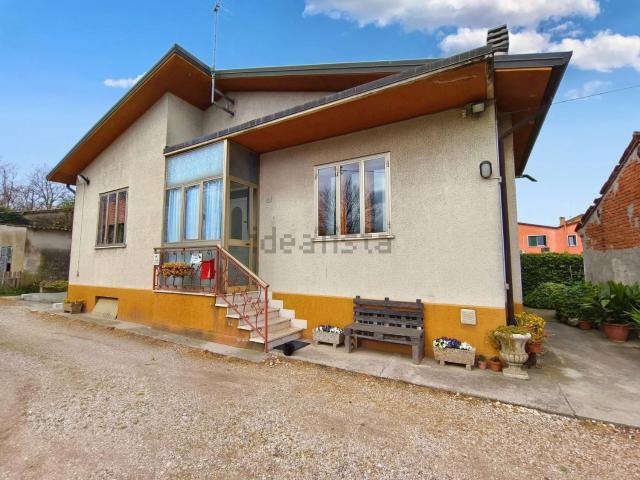 Villetta indipendente in vendita di 150 m² in Via Roma