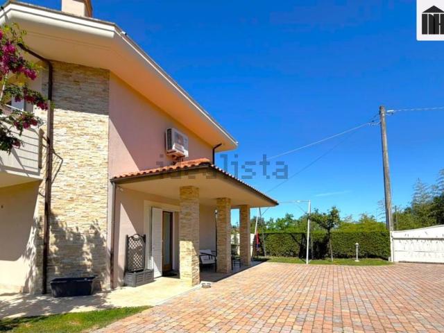 Villetta indipendente in vendita di 150 m² in Via Tosco Romagnola Est