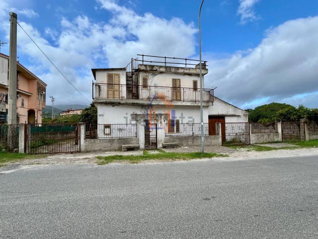Villetta indipendente in vendita di 150 m² in Viale della Repubblica, 34