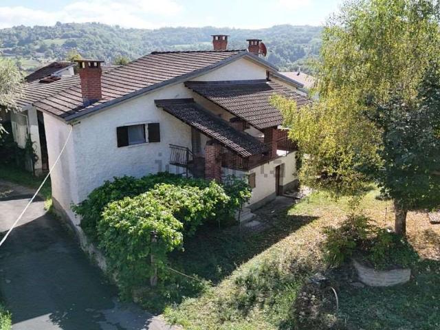 Villetta indipendente in vendita di 150 m² in Frazione Sant&apos Anna