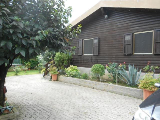 Villetta indipendente in vendita di 152 m² in Via Alteta, 54100