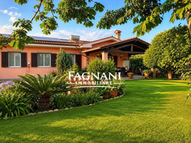 Villetta indipendente in vendita di 153 m² in Via dei Fienili