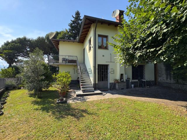 Villetta indipendente in vendita di 153 m² in Via Farinet