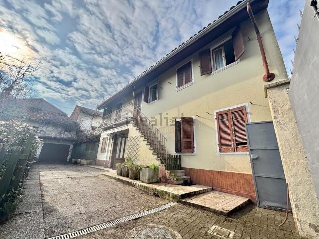 Villetta indipendente in vendita di 153 m² in Via Novara