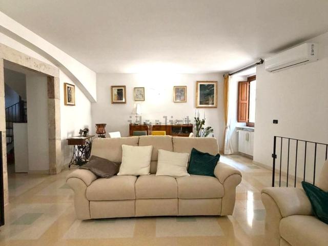 Villetta indipendente in vendita di 153 m² in Via Saturnino