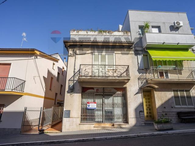 Villetta indipendente in vendita di 153 m² in Via Vittorio Veneto, 37