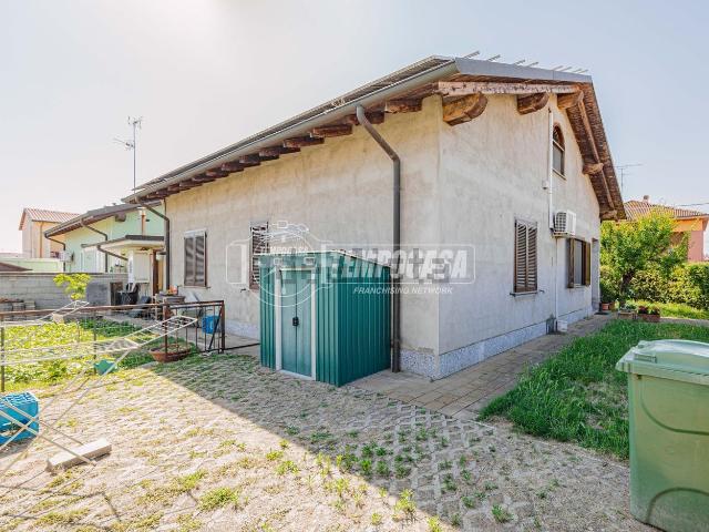 Villetta indipendente in vendita di 154 m² in Via G. Marconi, 11