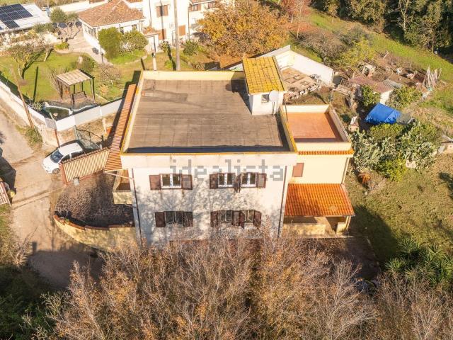 Villetta indipendente in vendita di 154 m² in Via Ombrone, 9