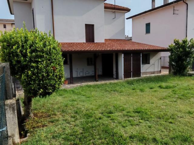 Villetta indipendente in vendita di 154 m² in Via Trento