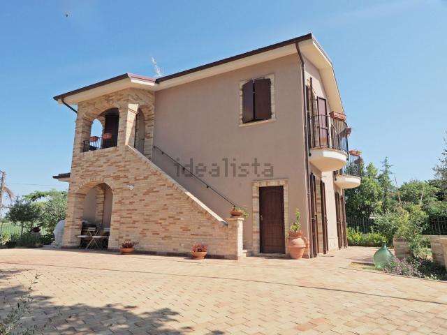 Villetta indipendente in vendita di 154 m² in Contrada Petrocca Santa Lucia, 34