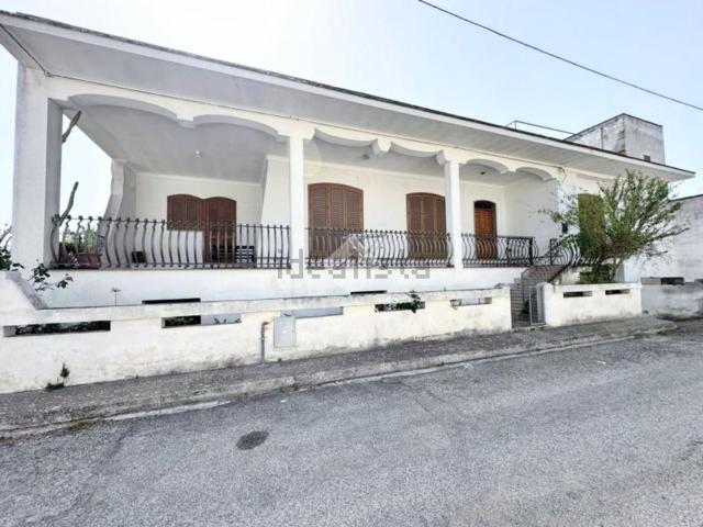Villetta indipendente in vendita di 155 m² in Via C. Levi, 21