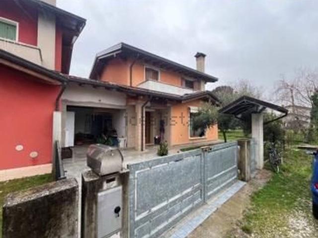 Villetta indipendente in vendita di 155 m² in Via Bassa