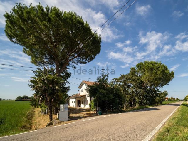Villetta indipendente in vendita di 155 m² in Via Guiccioli