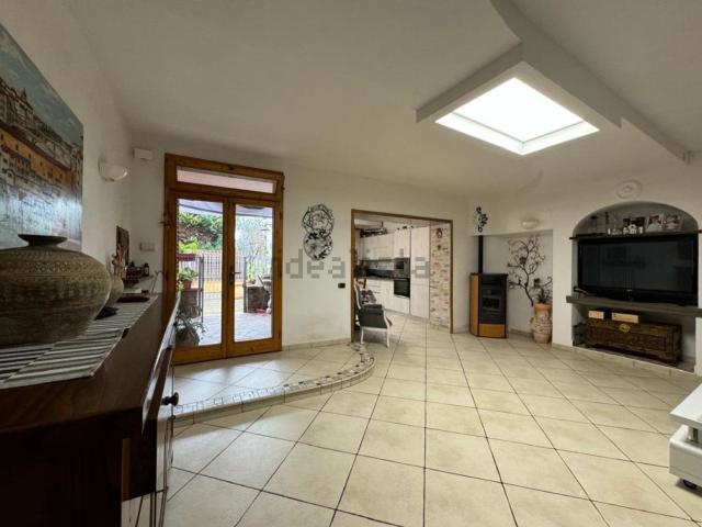 Villetta indipendente in vendita di 155 m² in Via delle Corti