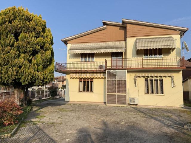 Villetta indipendente in vendita di 155 m² in Via Luigi Cadorna