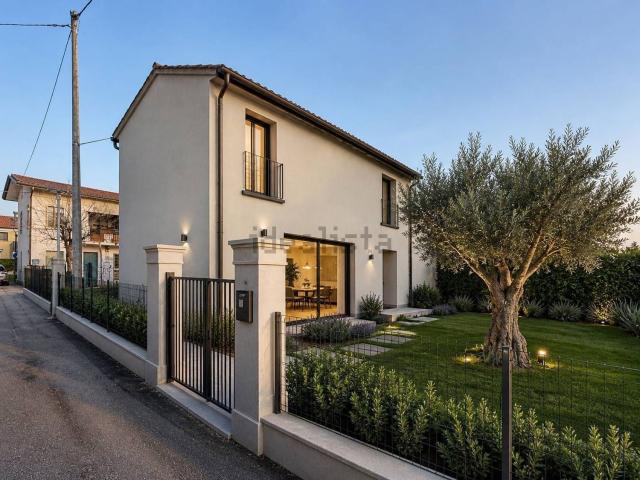 Villetta indipendente in vendita di 155 m² in Via P. Fabris, 8