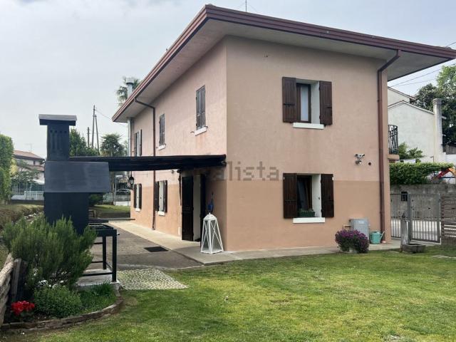 Villetta indipendente in vendita di 155 m² in Via Perosin