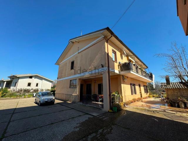 Villetta indipendente in vendita di 155 m² in Via Quadrelle, 154
