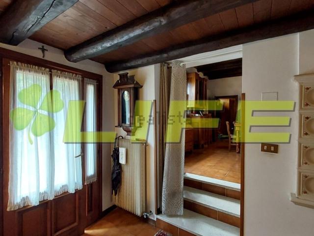 Villetta indipendente in vendita di 155 m² in Piazza XIII Martiri